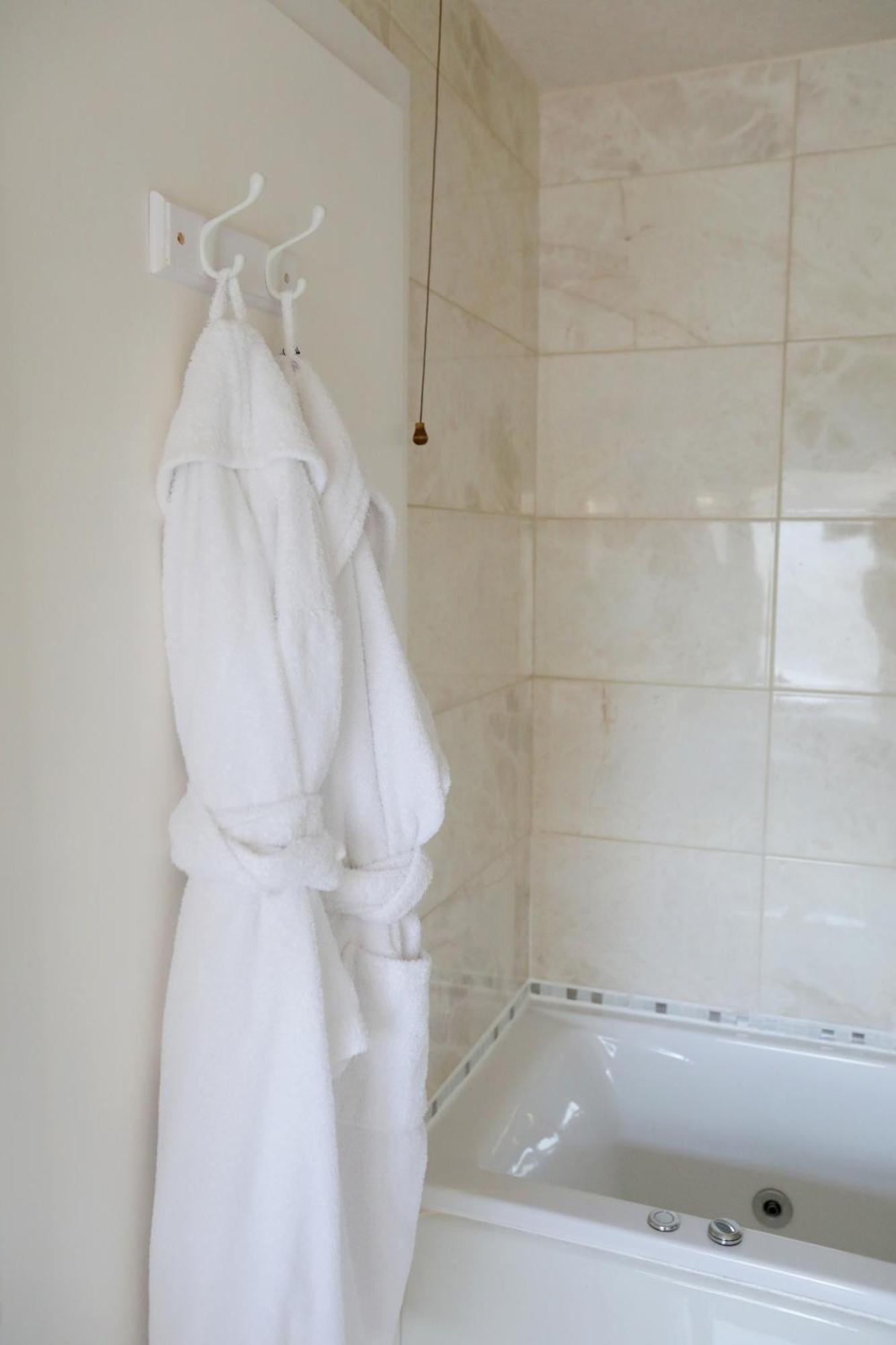 Bryn Woodlands House 4*