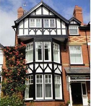 Bryn Woodlands House 4*